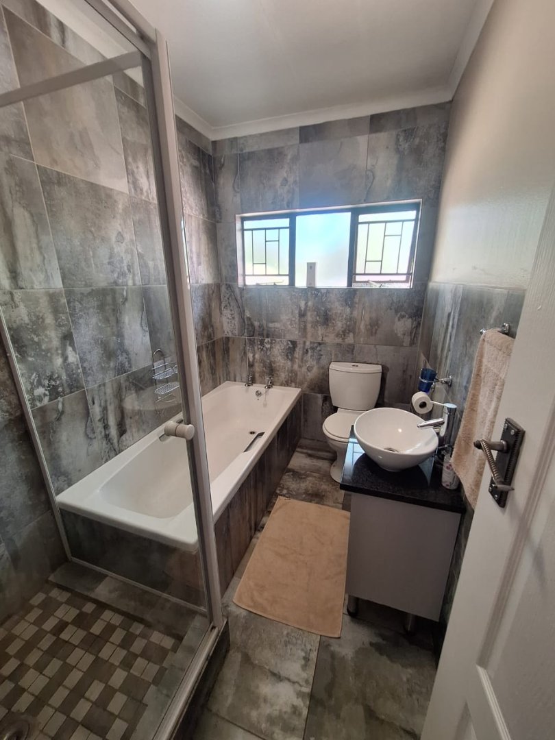 4 Bedroom Property for Sale in Pellissier Free State